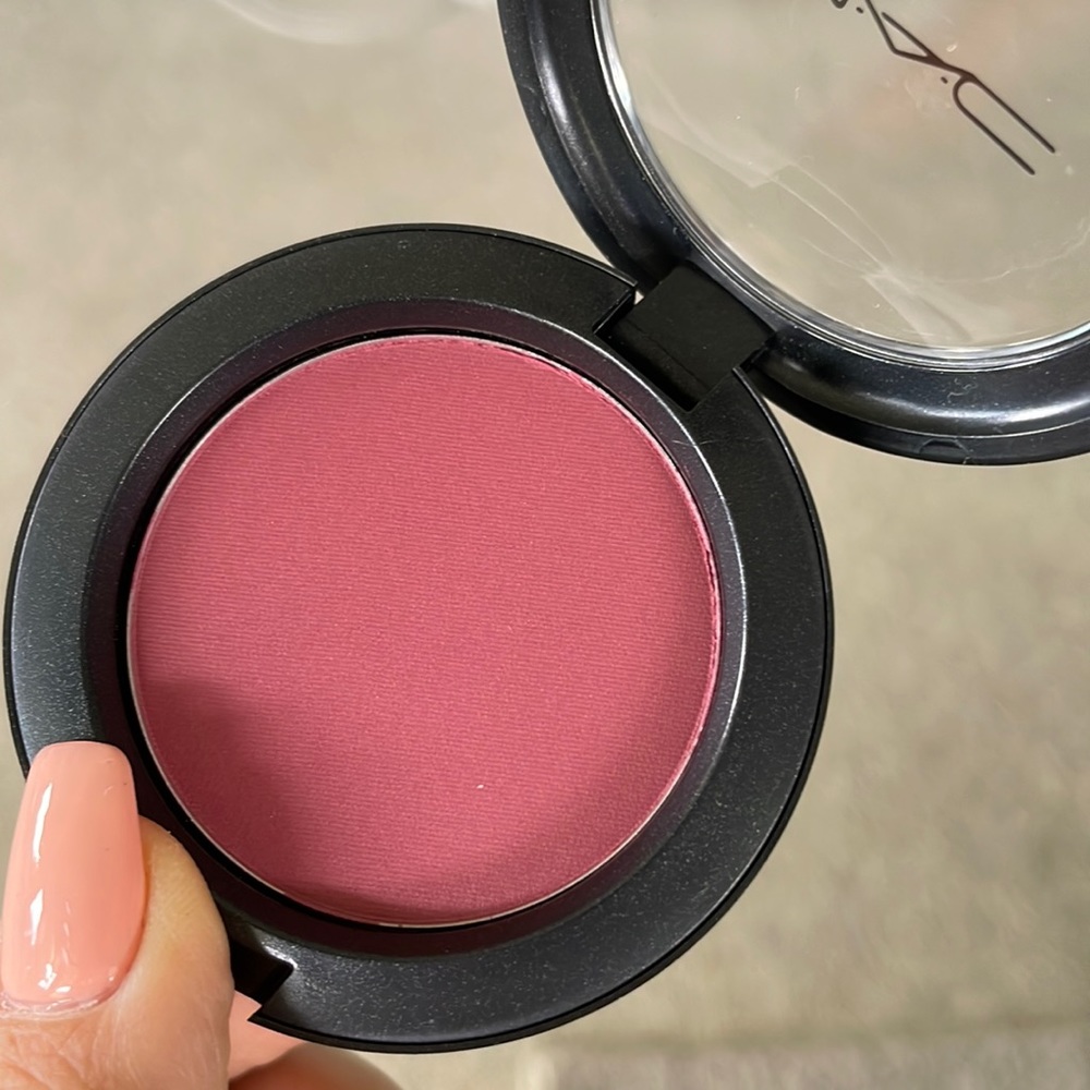 MAC Cosmetics powder blush Stubborn